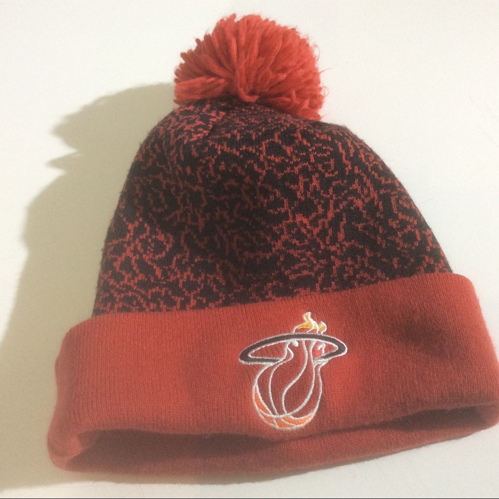 NBA Miami Heat Basketball Mitchell & Ness Red Crack Pattern Beanie Knit Pom Hat